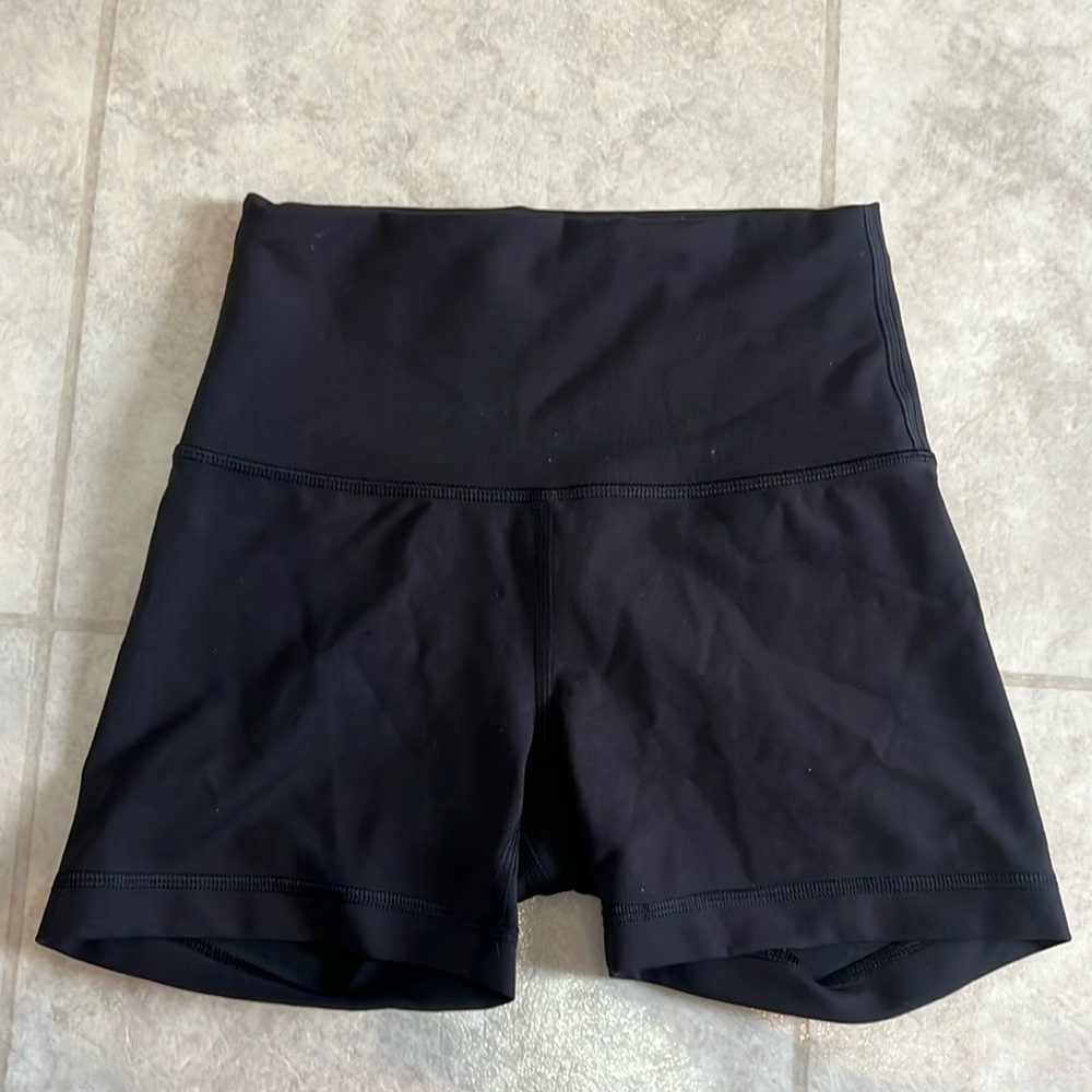 Lululemon Wunder Train High-Rise Short 4”